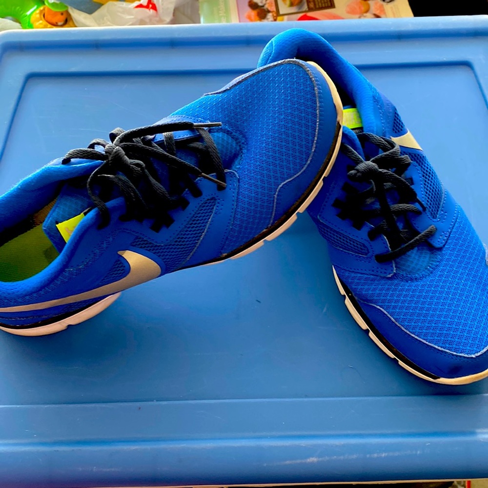 Nice Nike sneakers  good condición like new flex experience rn3